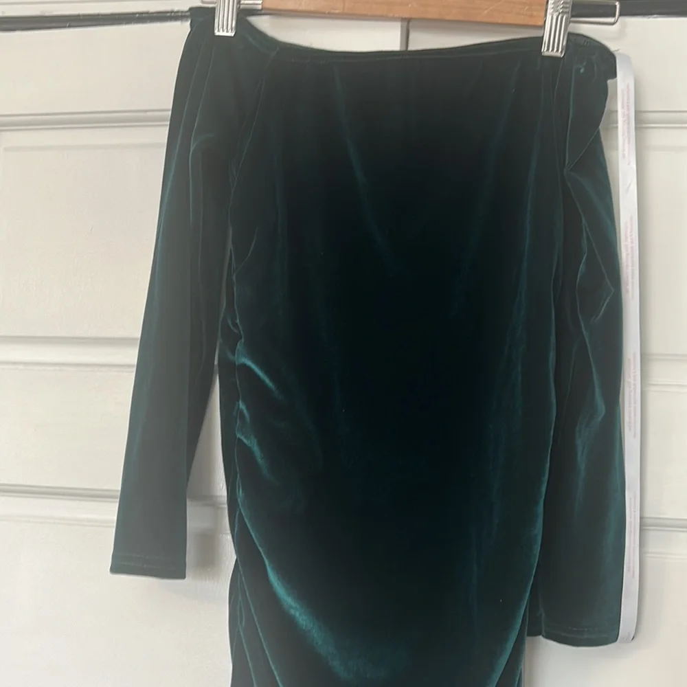missguided green velvet off the shoulder dress NWT - Picture 3 of 8